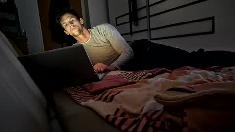 Snapshot of molnaratti14 chatting on January 7, 2025, 3:46 am Oszkr online show from January 7, 2025, 3:46 am