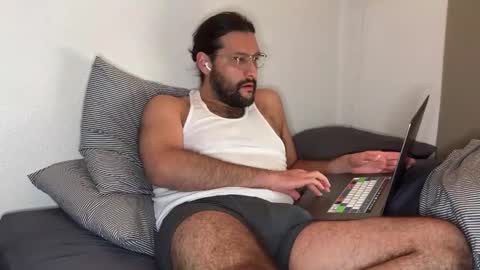 molten_escargot online show from December 22, 2024, 10:17 am