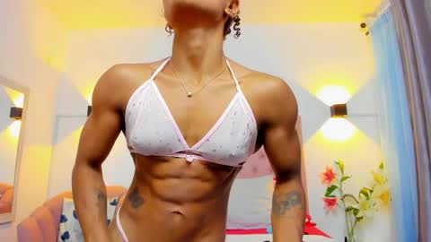 Snapshot of molyrestrepo chatting on April 24, 2026, 8:22 pm molyrestrepo online show from April 24, 2026, 8:22 pm