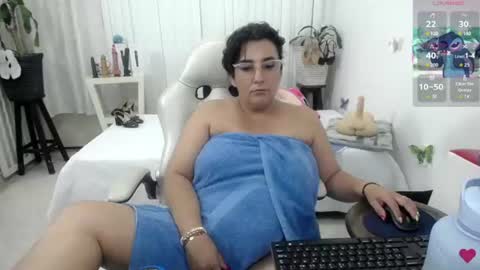 Snapshot of mom_17 chatting on July 10, 2026, 11:29 pm Celeste online show from July 10, 2026, 11:29 pm