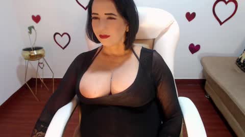 Snapshot of mom_xxx chatting on February 20, 2025, 1:25 am Sara online show from February 20, 2025, 1:25 am