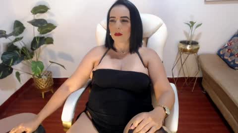 Snapshot of mom_xxx chatting on June 6, 2026, 1:21 am Sara online show from June 6, 2026, 1:21 am