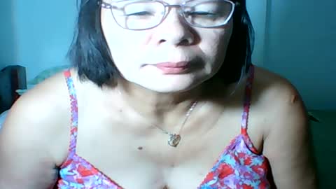 Snapshot of mombastic55 chatting on July 23, 2026, 9:02 pm mombastic55 online show from July 23, 2026, 9:02 pm