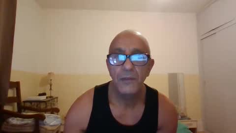 moment71200 online show from November 17, 2025, 4:13 pm