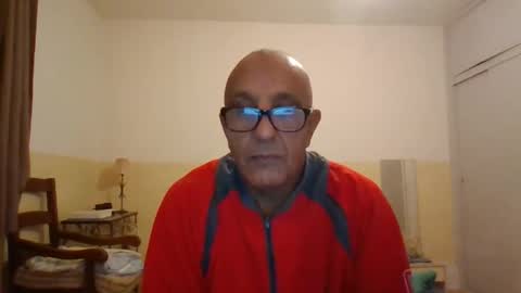 moment71200 online show from November 22, 2025, 7:29 am