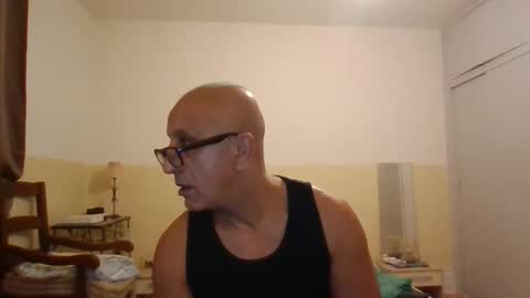 moment71200 online show from November 22, 2025, 7:35 pm