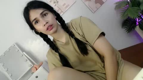Snapshot of momi_khem019 chatting on May 26, 2026, 6:31 am MOMIKHEM online show from May 26, 2026, 6:31 am