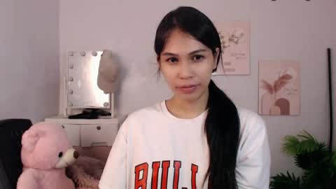 Snapshot of momi_khem019 chatting on July 27, 2026, 8:21 am MOMIKHEM online show from July 27, 2026, 8:21 am