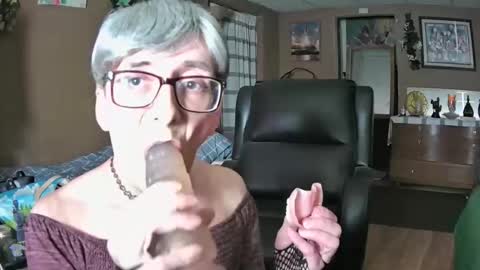 Snapshot of mommamadesissy chatting on April 10, 2026, 6:23 pm Bink online show from April 10, 2026, 6:23 pm