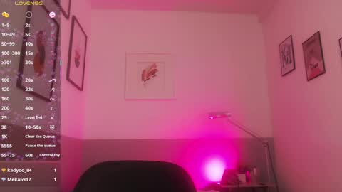 Daphne  online show from February 13, 2025, 11:15 pm