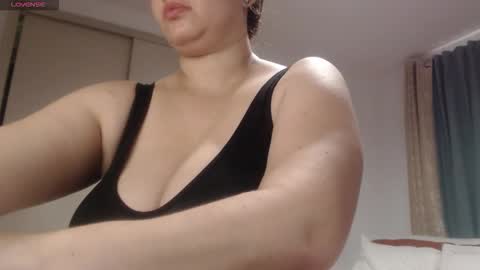 Daphne  online show from November 16, 2025, 11:38 am