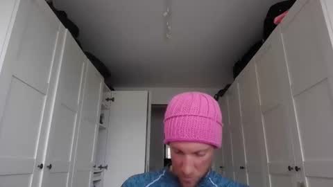 moms_little_monster online show from December 2, 2025, 1:05 pm