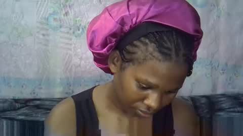 Snapshot of momsdoll chatting on April 13, 2026, 7:14 am momsdoll online show from April 13, 2026, 7:14 am