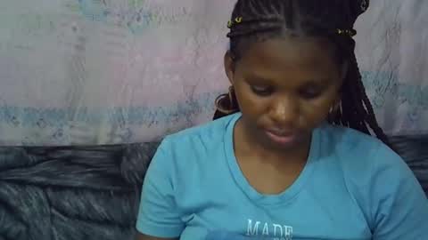 Snapshot of momsdoll chatting on April 18, 2026, 10:41 am momsdoll online show from April 18, 2026, 10:41 am