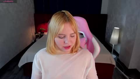 mon1ca_jones online show from November 17, 2025, 9:04 am