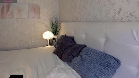 mon1ca_jones online show from November 18, 2025, 9:14 am