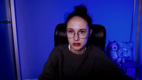 Mona  online show from October 9, 2025, 7:45 pm