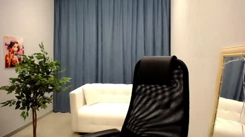 Snapshot of mona_w chatting on May 27, 2026, 11:07 am Mona online show from May 27, 2026, 11:07 am