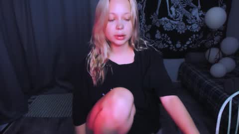 Snapshot of monalauu chatting on March 27, 2026, 2:39 am online show from March 27, 2026, 2:39 am