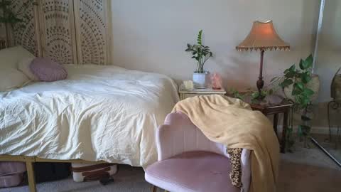 Mona online show from April 8, 2026, 2:50 pm