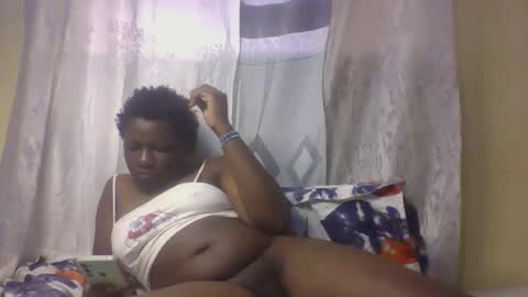 Snapshot of monalisaah chatting on September 17, 2025, 1:35 pm monalisaah online show from September 17, 2025, 1:35 pm