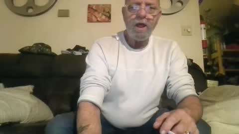 Snapshot of mondaymonday chatting on December 15, 2024, 11:12 am mondaymonday online show from December 15, 2024, 11:12 am