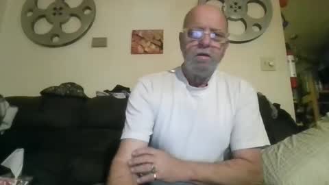 Snapshot of mondaymonday chatting on December 16, 2024, 12:27 pm mondaymonday online show from December 16, 2024, 12:27 pm