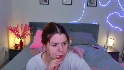 Snapshot of moneyforpeaches chatting on April 21, 2026, 4:12 pm moneyforpeaches online show from April 21, 2026, 4:12 pm