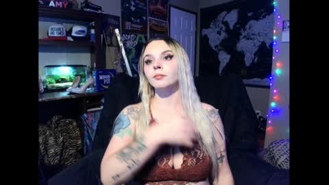 Snapshot of monica_lily chatting on December 10, 2024, 3:55 pm Monica online show from December 10, 2024, 3:55 pm