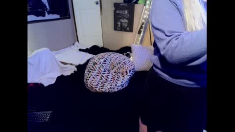 Snapshot of monica_lily chatting on January 3, 2025, 3:44 pm Monica online show from January 3, 2025, 3:44 pm