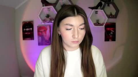 sweet girl and shine body online show from September 15, 2025, 11:10 am