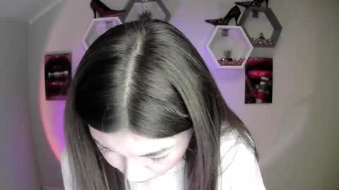 sweet girl and shine body online show from September 18, 2025, 7:10 am