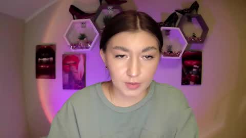 sweet girl and shine body online show from September 27, 2025, 10:20 am