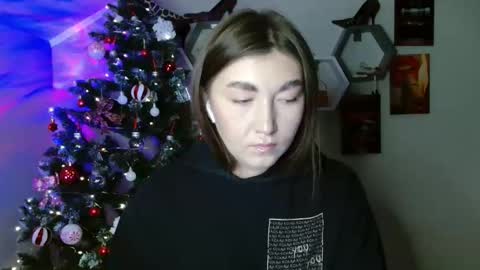 sweet girl and shine body online show from November 21, 2025, 10:03 am