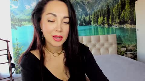 monica_weisss online show from January 22, 2025, 7:03 am
