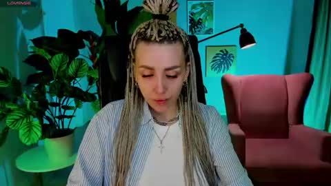 Snapshot of monicariley chatting on June 19, 2026, 9:02 am monicariley online show from June 19, 2026, 9:02 am
