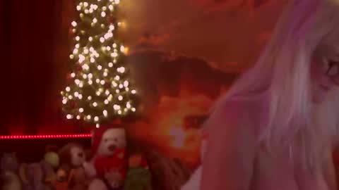 Snapshot of monicutex chatting on January 1, 2025, 6:47 am Monika    online show from January 1, 2025, 6:47 am