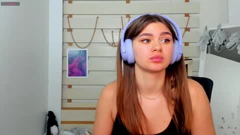 Snapshot of monika_youu chatting on December 20, 2024, 4:57 pm Monika online show from December 20, 2024, 4:57 pm