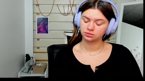 Snapshot of monika_youu chatting on January 23, 2025, 7:00 am Monika online show from January 23, 2025, 7:00 am