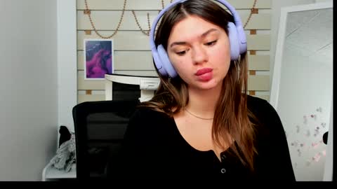 Snapshot of monika_youu chatting on January 23, 2025, 10:01 am Monika online show from January 23, 2025, 10:01 am