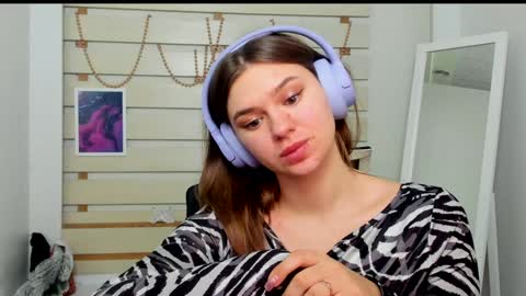 Snapshot of monika_youu chatting on February 4, 2025, 11:06 pm Monika online show from February 4, 2025, 11:06 pm