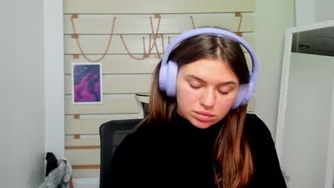 Snapshot of monika_youu chatting on February 7, 2025, 9:15 pm Monika online show from February 7, 2025, 9:15 pm
