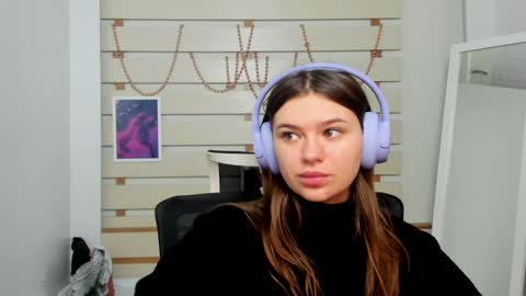 Snapshot of monika_youu chatting on February 8, 2025, 1:44 pm Monika online show from February 8, 2025, 1:44 pm