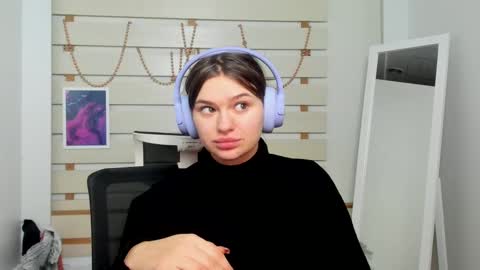 Snapshot of monika_youu chatting on February 9, 2025, 1:03 pm Monika online show from February 9, 2025, 1:03 pm