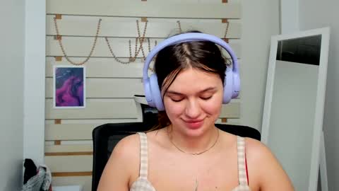 Snapshot of monika_youu chatting on February 9, 2025, 4:07 pm Monika online show from February 9, 2025, 4:07 pm