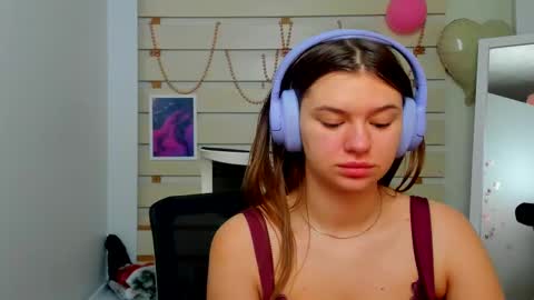 Snapshot of monika_youu chatting on February 13, 2025, 1:26 pm Monika online show from February 13, 2025, 1:26 pm