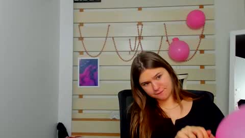 Snapshot of monika_youu chatting on February 13, 2025, 9:17 pm Monika online show from February 13, 2025, 9:17 pm