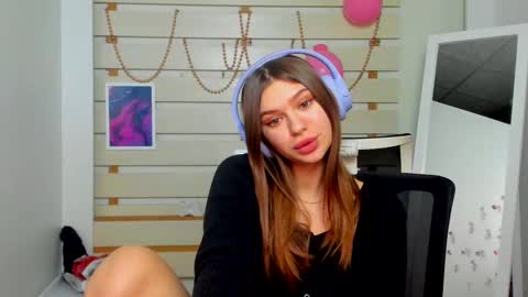 Snapshot of monika_youu chatting on February 14, 2025, 12:19 am Monika online show from February 14, 2025, 12:19 am
