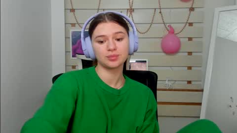 Snapshot of monika_youu chatting on February 20, 2025, 1:40 pm Monika online show from February 20, 2025, 1:40 pm