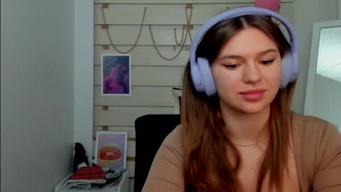 Snapshot of monika_youu chatting on February 21, 2025, 5:42 pm Monika online show from February 21, 2025, 5:42 pm